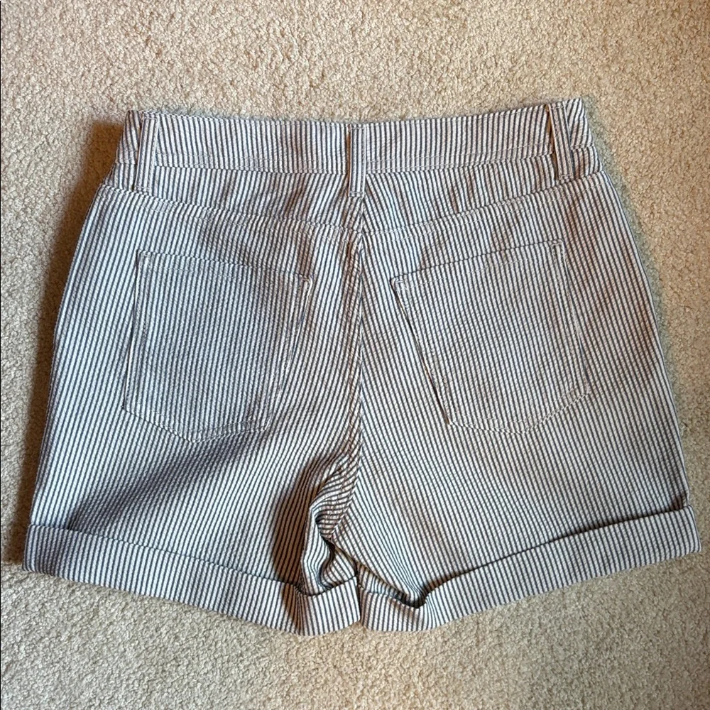 NWT Boden Seersucker Blue and White Stripe Cotton Shorts with Cuffs size 6 - Picture 4 of 8